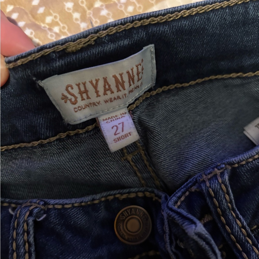 Shyanne Bootcut Jeans; 27 Short - Picture 2 of 4
